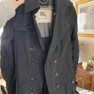 LIKE-NEW Womens Burberry coat, size 4